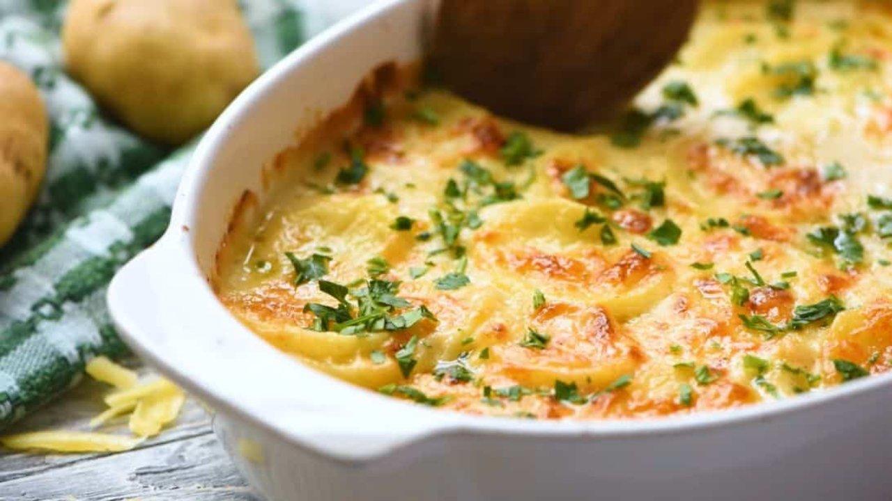 8-Ingredient Potatoes Au Gratin Recipe