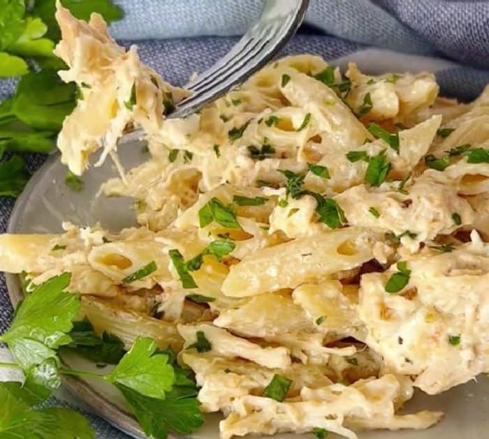 Easy Crockpot Chicken & Pasta Recipe