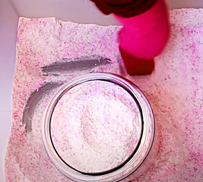 Place Homemade Laundry Soap In Containers To Give As Gifts