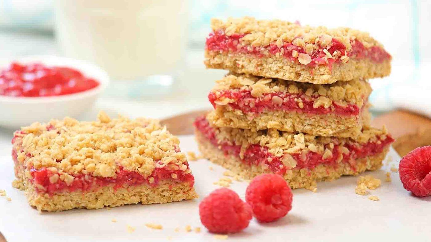 Raspberry Oat Crumble Bars Recipe