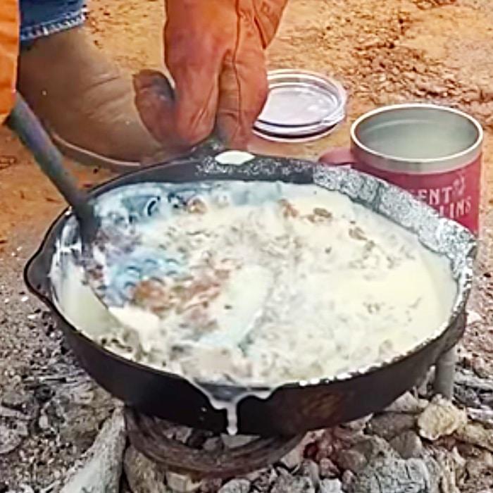Easy Way To Make Biscuits And Gravy - Old Fashioned Biscuits And Gravy - Old - Fashioned Breakfast Ideas