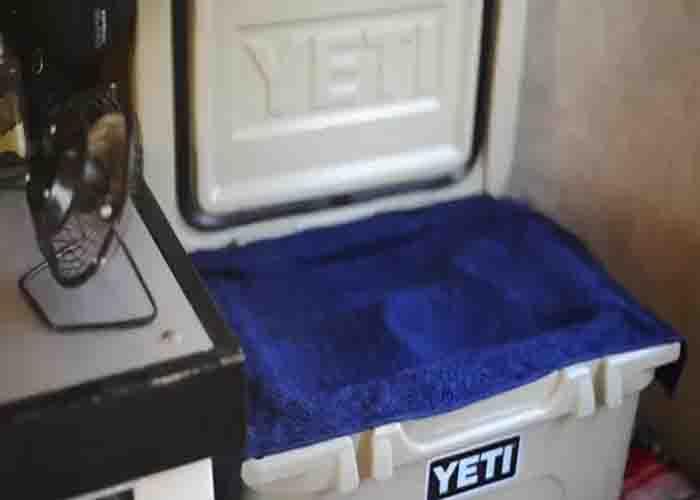 Keeping the air flowing in the ice cooler with a fan