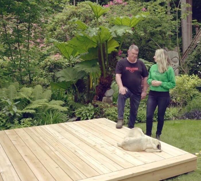 Easy To Make DIY Cabana Daybed