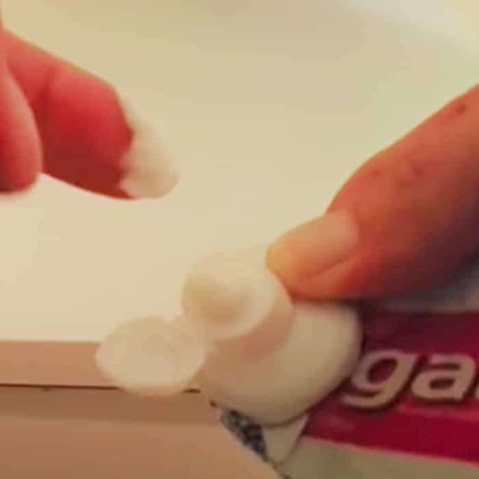 Easy Way To Fix Holes In A Wall - Fix A Wall From With Toothpaste - How To Use Toothpaste To Fix A Wall Hole