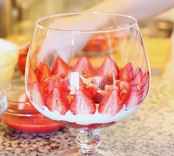 How to Make Strawberry Trifle