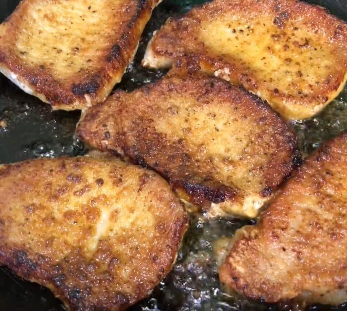Easy Smothered Pork Chop and Gravy Ingredients