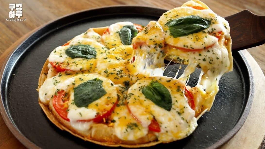 Fluffy Egg Tomato Pizza
