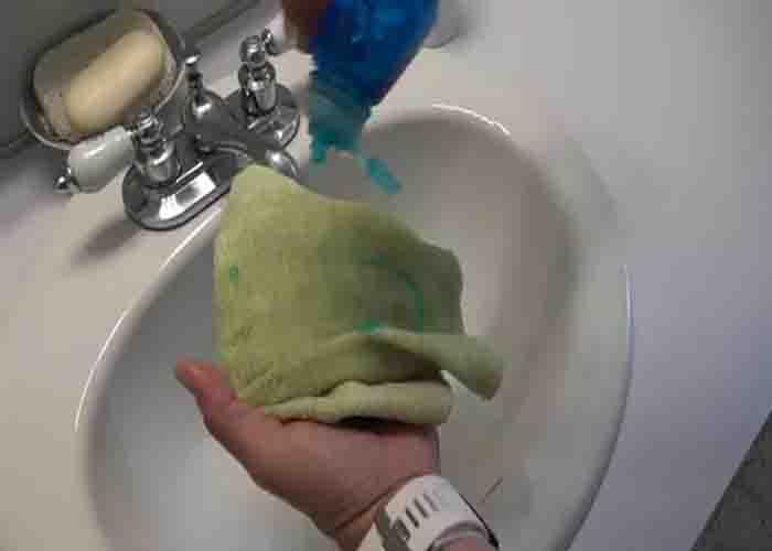 Using Dawn dish soap in cleaning the bathroom