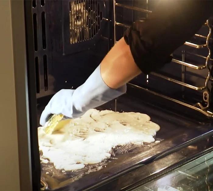 clean your oven with simple DIY hack tutorial