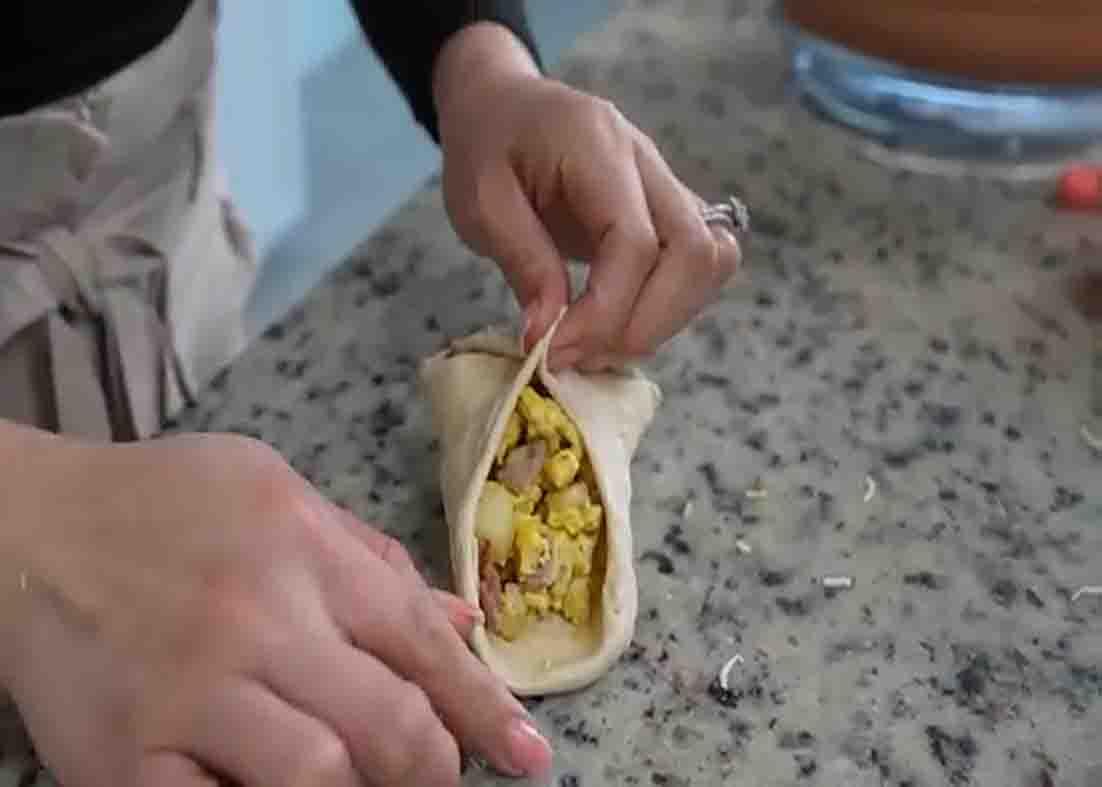 Assembling the breakfast bombs