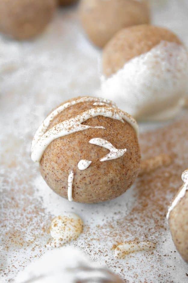 Keto Fat Bombs and Best Ketogenic Recipe Ideas to Make At Home - Cinnamon Roll Fat Bombs - Easy Recipes With Peanut Butter, Cream Cheese, Chocolate, Coconut Oil, Coffee low carb fa