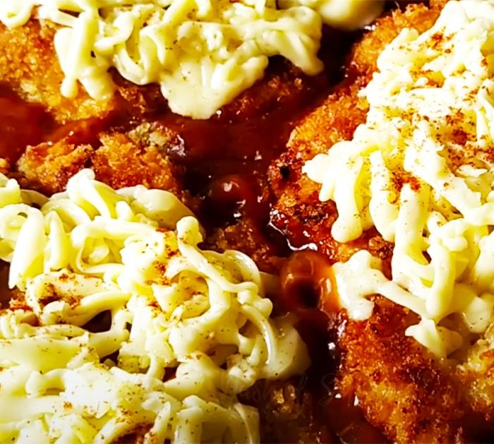 Pan-Fried Cheesy Chicken in Tomato Sauce - Easy Chicken Recipes - Homemade Dinner Recipes