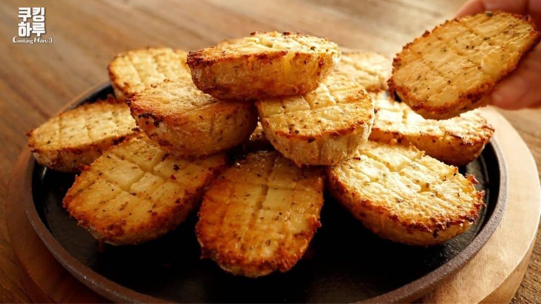 Super Easy Garlic Cheese Butter Potatoes