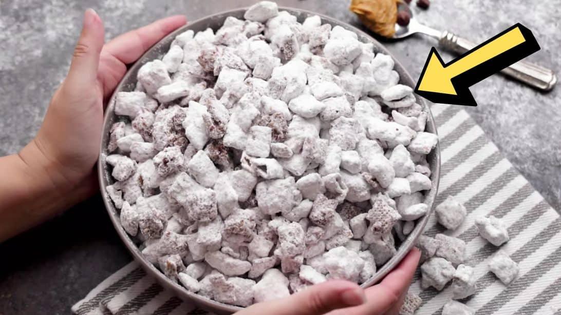 Easy 6-Ingredient Muddy Buddies Recipe