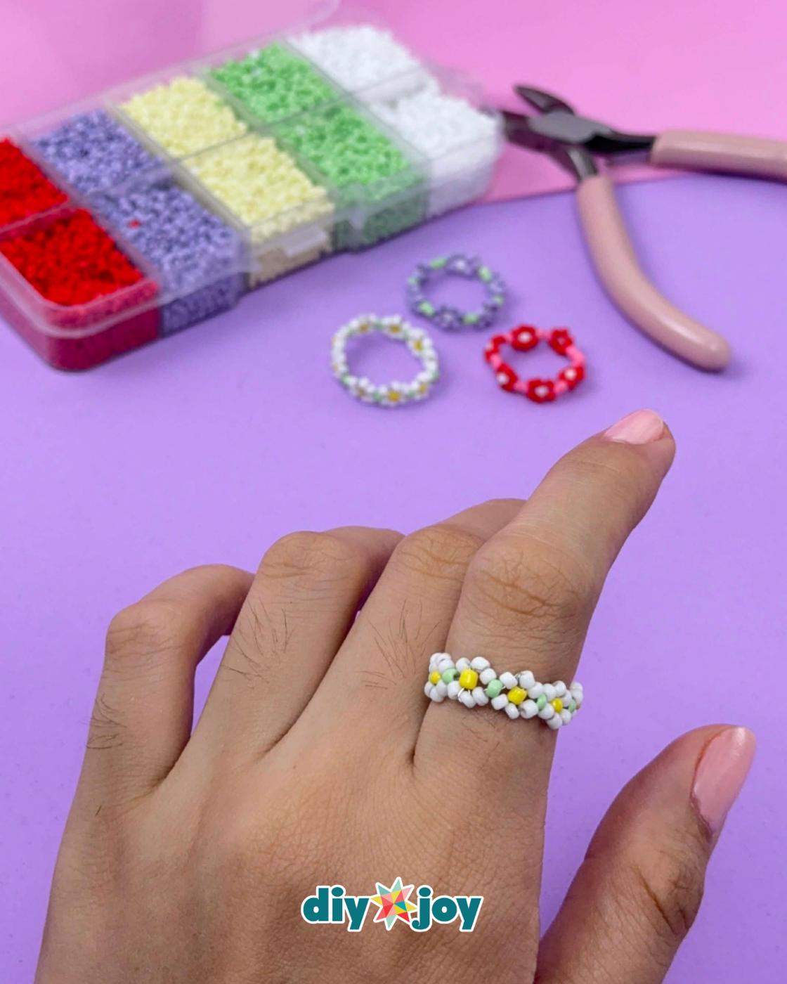 Easy Daisy Bead Rings — diy bead ring idea for beginners