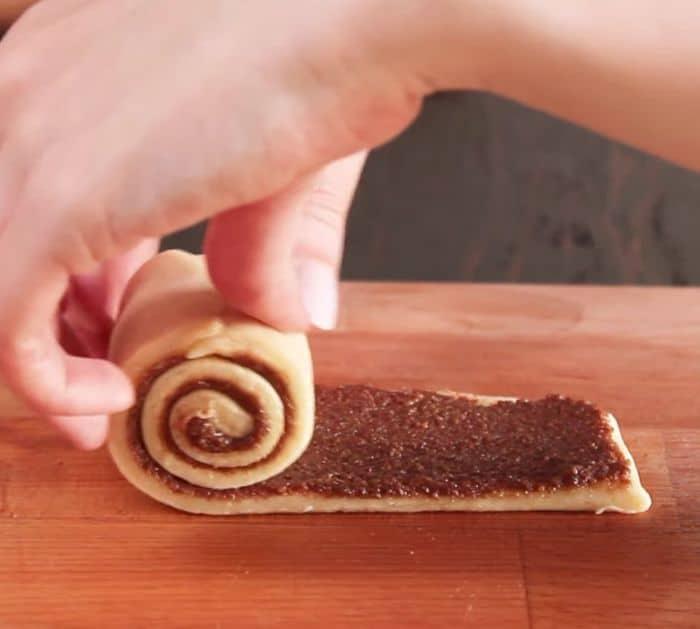 Easy to Make Microwaved Cinnamon Roll