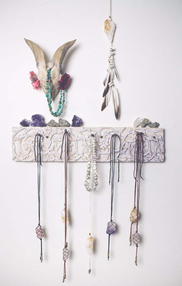 Macrame Healing Crystals, a beautiful macrame craft to try at home and a budget friendly way to try a new fiber craft