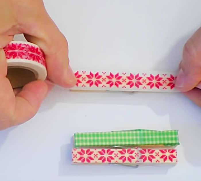 Learn to make a cheap easy quick DIY clothespin wreath for Christmas