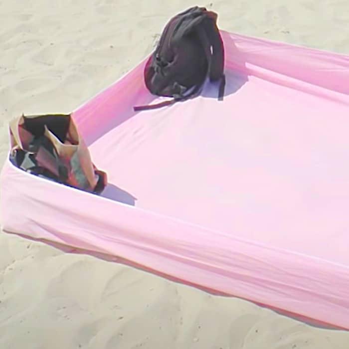Beach Blanket Hack - Fitted Sheet Hack - Clean Beach Blanket - How To Keep Your Beach Blanket Clean