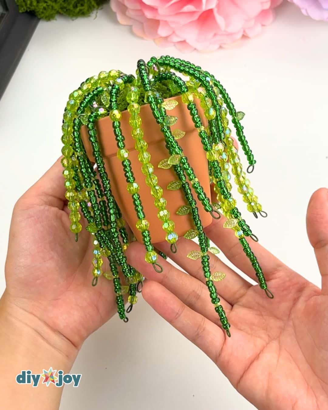 Easy Tiny Beaded Vine Desk Plant — bending the wires