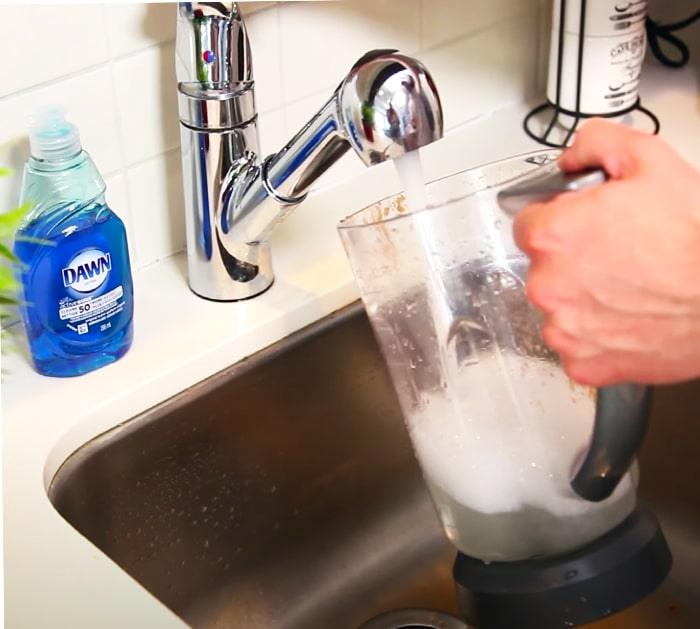 Quick Easy Hacks To Clean a Blender - 1 Minute Cleaning Hacks