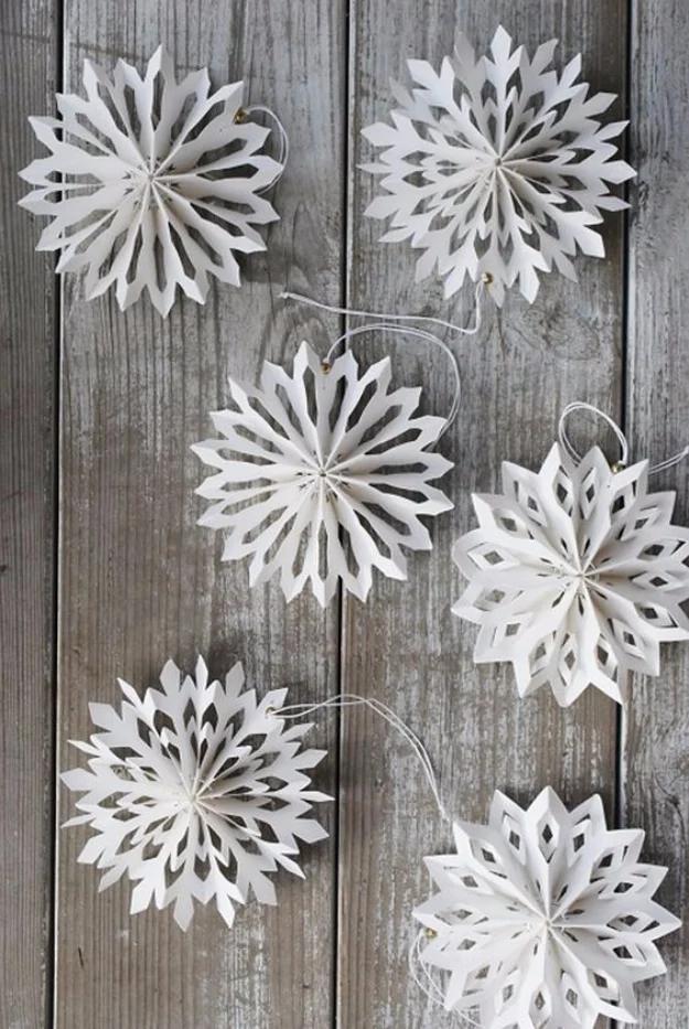 Medallion Snowflakes, an easy handmade gift for the holiday season and a charming piece that dresses up a mantel or table