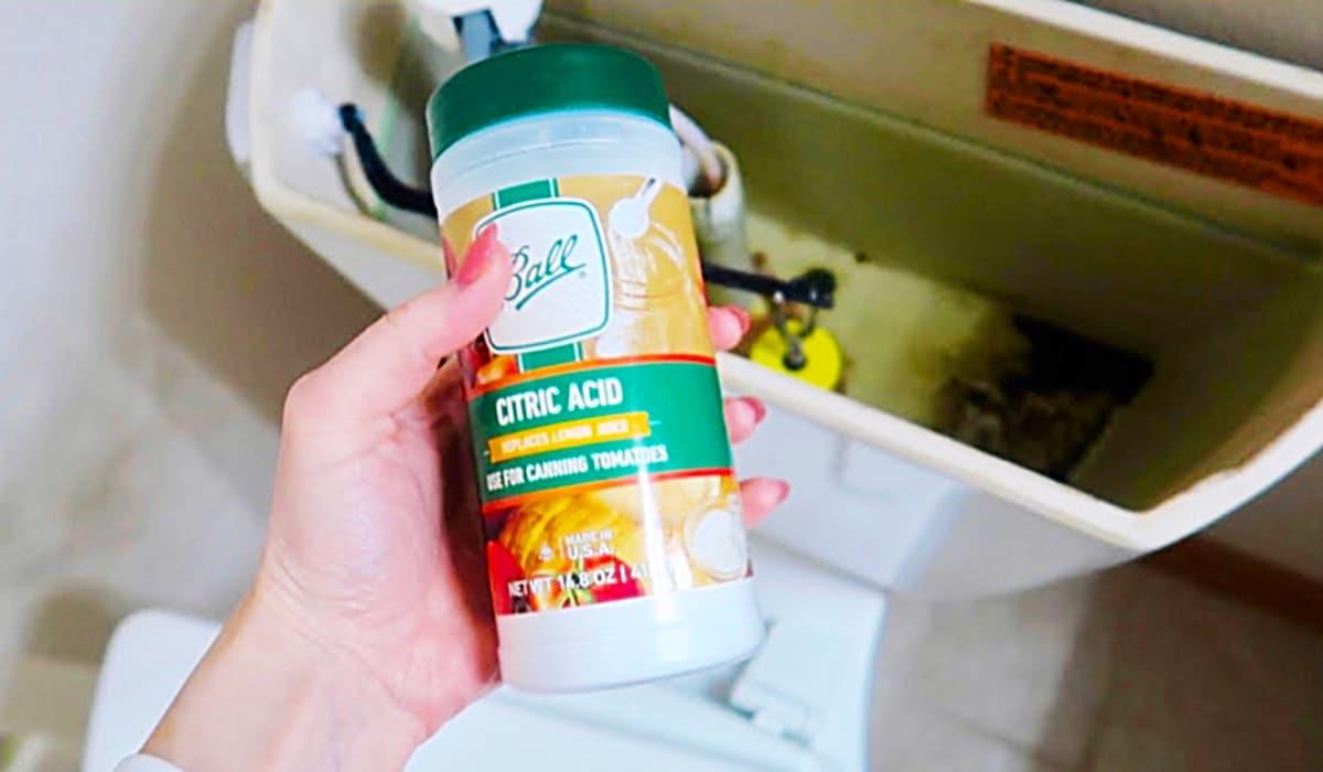How To Keep The Bathroom Smelling Clean Without Air Freshener