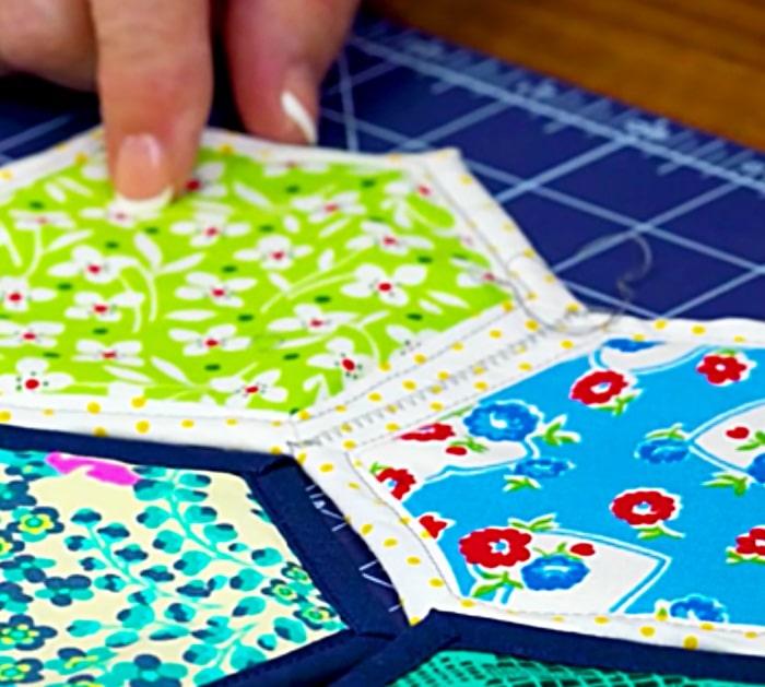 Hexagon quilt using a quilt as you go method