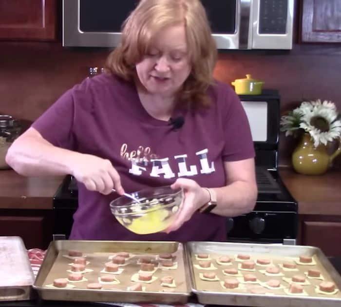 Easy Chicken Sausage Puffs With Creamy Dipping Sauce Recipe