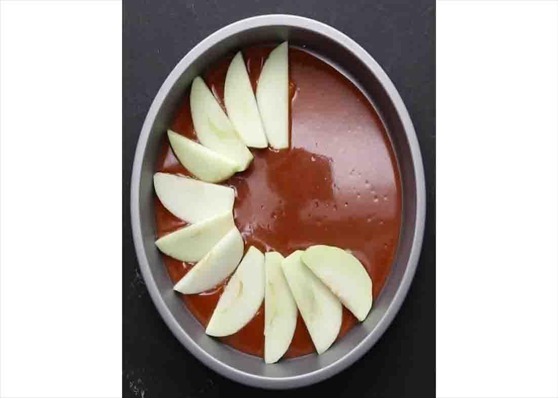 Arranging the apples over the upside-down cake