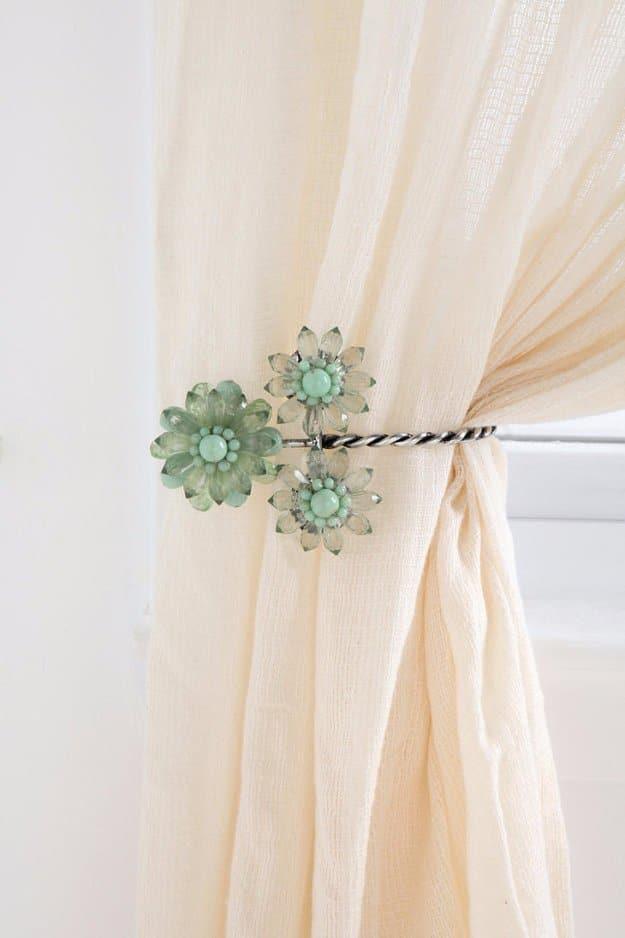 DIY Renters Decor Ideas - DIY Charming Curtain Tie Backs - Cool DIY Projects for Those Renting Aparments, Condos or Dorm Rooms - Easy Temporary Wall Art, Contact Paper, Washi Tape