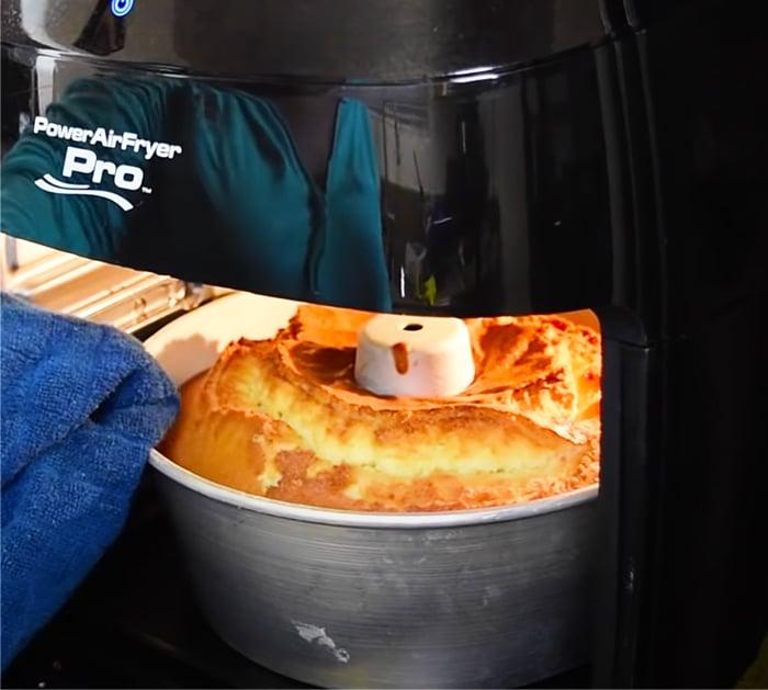 Air Fryer 7-UP Cream Cheese Pound Cake Recipe - Air Fryer Cake Recipes
