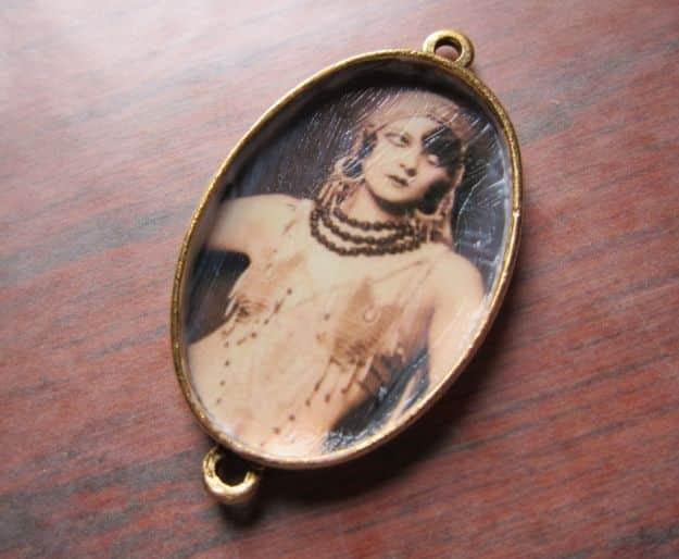 Seal Images In Resin, straightforward enough to knock out in a day and a sweet little detail guests always notice