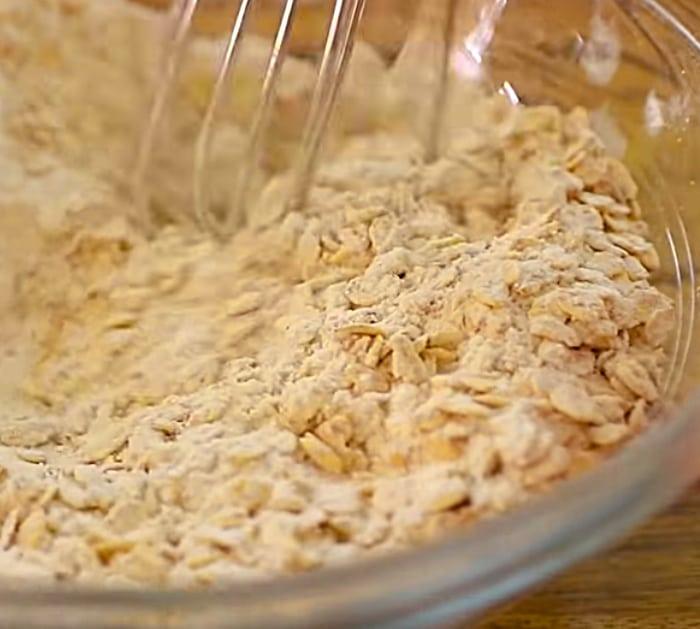 Make an Apple Oatmeal Cake