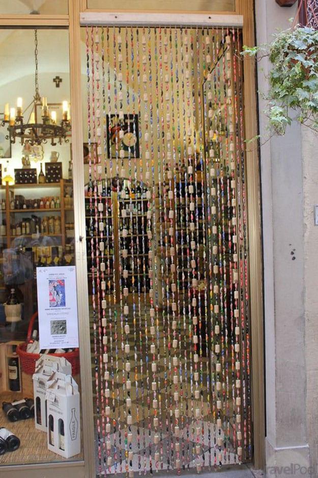 Fun Wine Cork Crafts for Easy DIY Home Decor - WIne Cork DIY Curtains - DIY Projects & Crafts by Sueeye #crafts