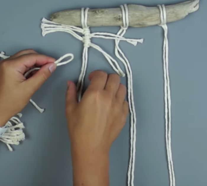Make feather artwork for the wall