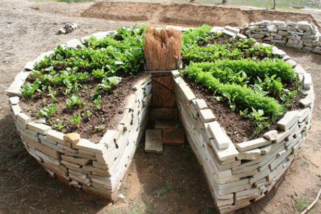 Keyhole Garden, a raised garden bed idea worth trying this season and a simple upgrade almost anyone can try
