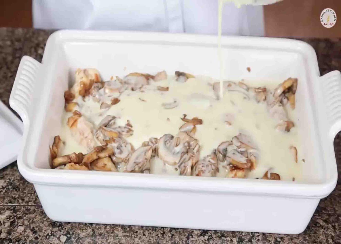 Pouring the sauce all over the chicken and mushroom