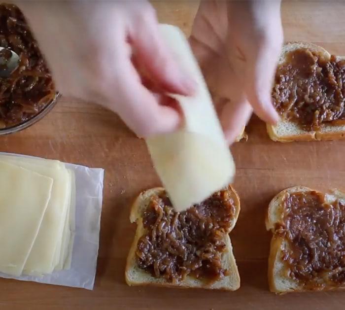 how to make french onion grilled cheese