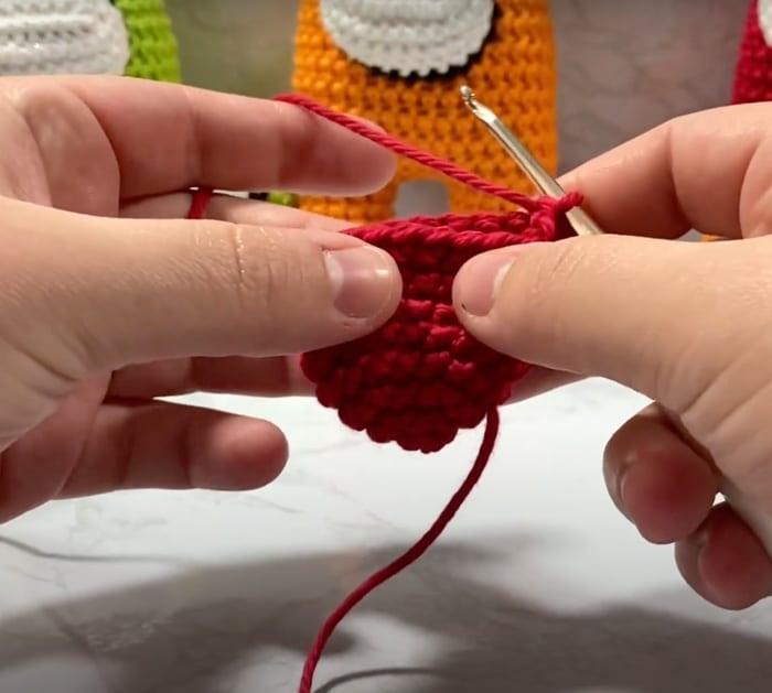 directions to make a mini pet crochet keychain