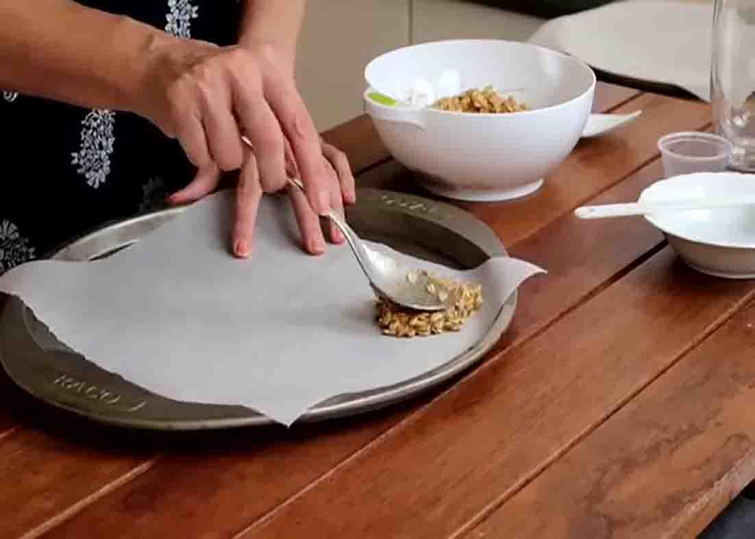 Placing the oat cookies in the baking sheet