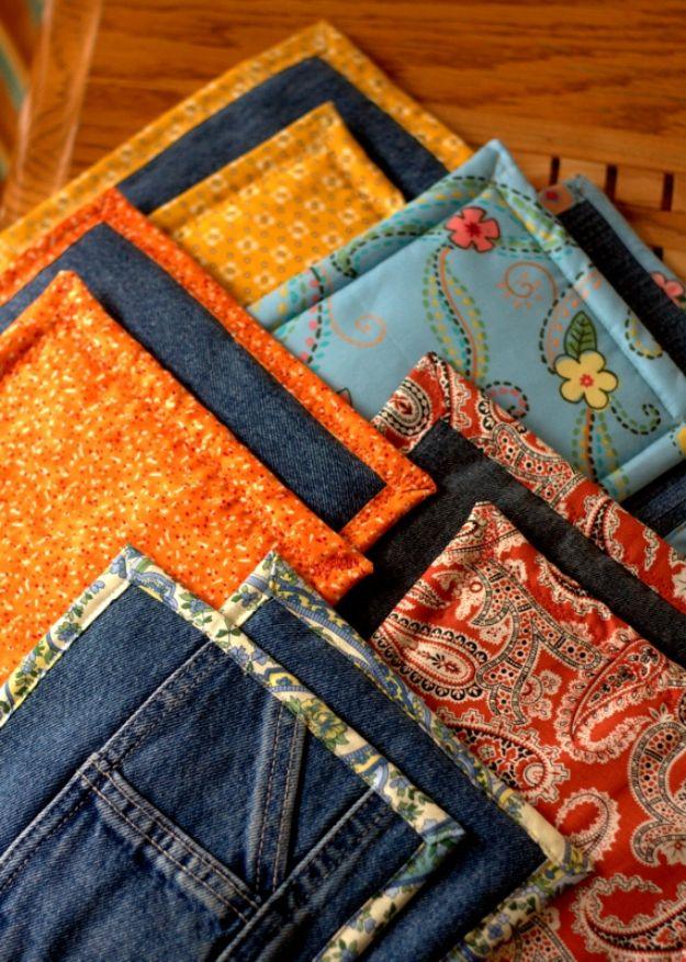 Blue Jean Upcycles - Old Jeans Pot Holders - Ways to Make Old Denim Jeans Into DIY Home Decor, Handmade Gifts and Creative Fashion - Transform Old Blue Jeans into Pillows, Rugs, Ki