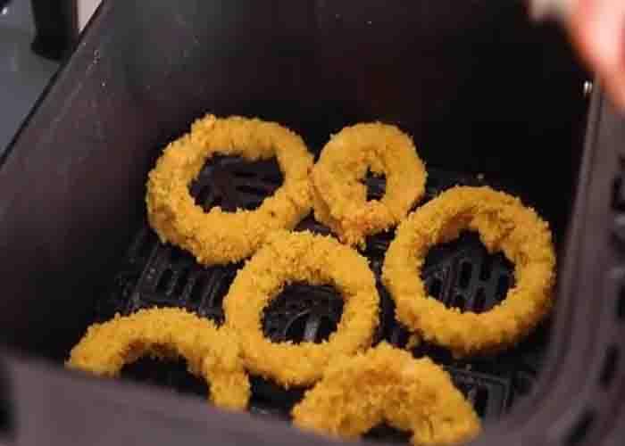 Air frying the onion rings