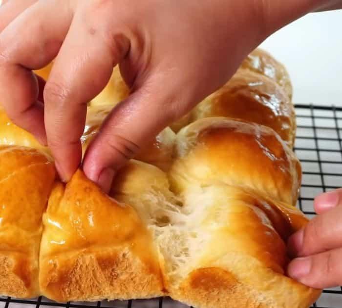 How To Make Sweet Hawaiian Bread Rolls