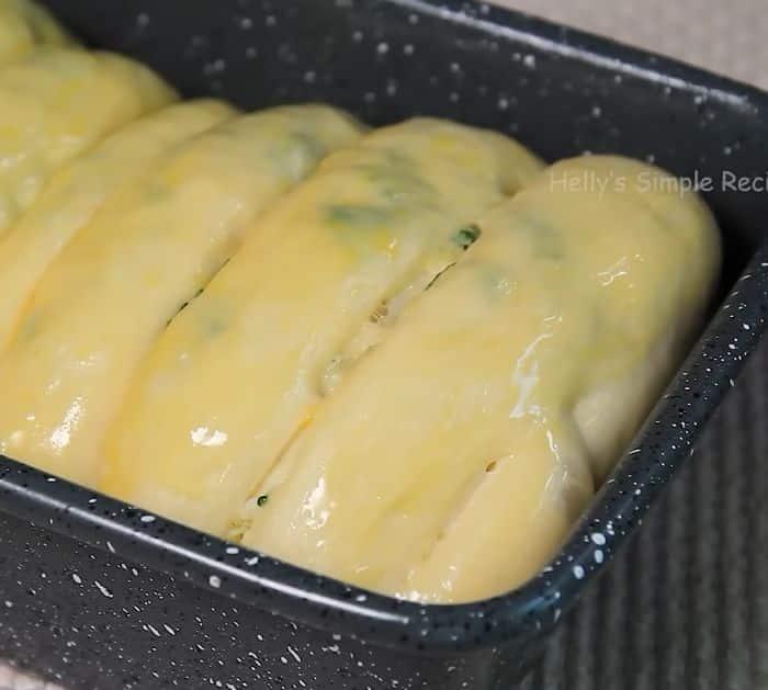 How to Make Pull-Apart Garlic Bread