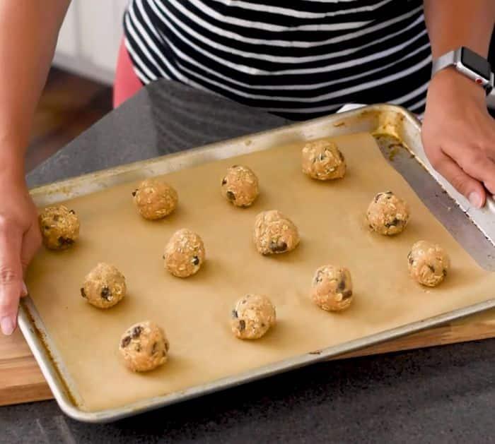 How to Make Chewy Oatmeal Raisin Cookies