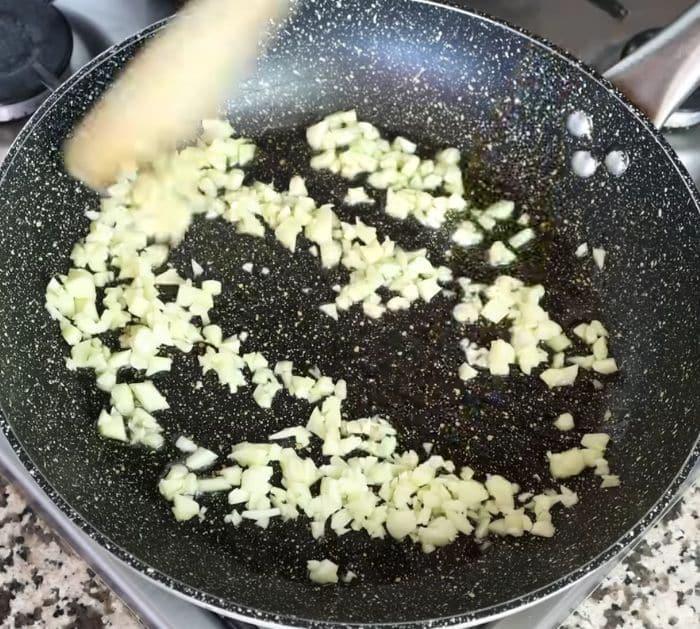 Easy to Make Creamy Garlic Pasta