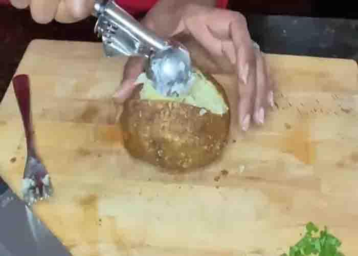 Garnishing the baked potato