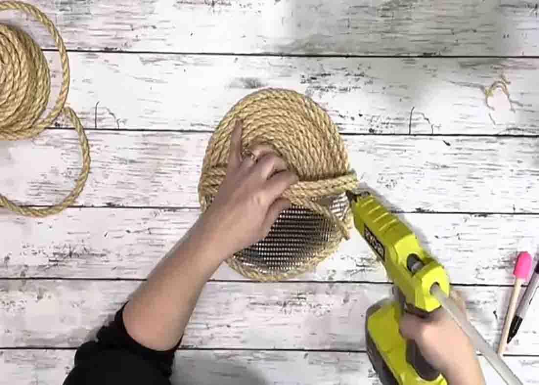 Covering the floral pocket with rope