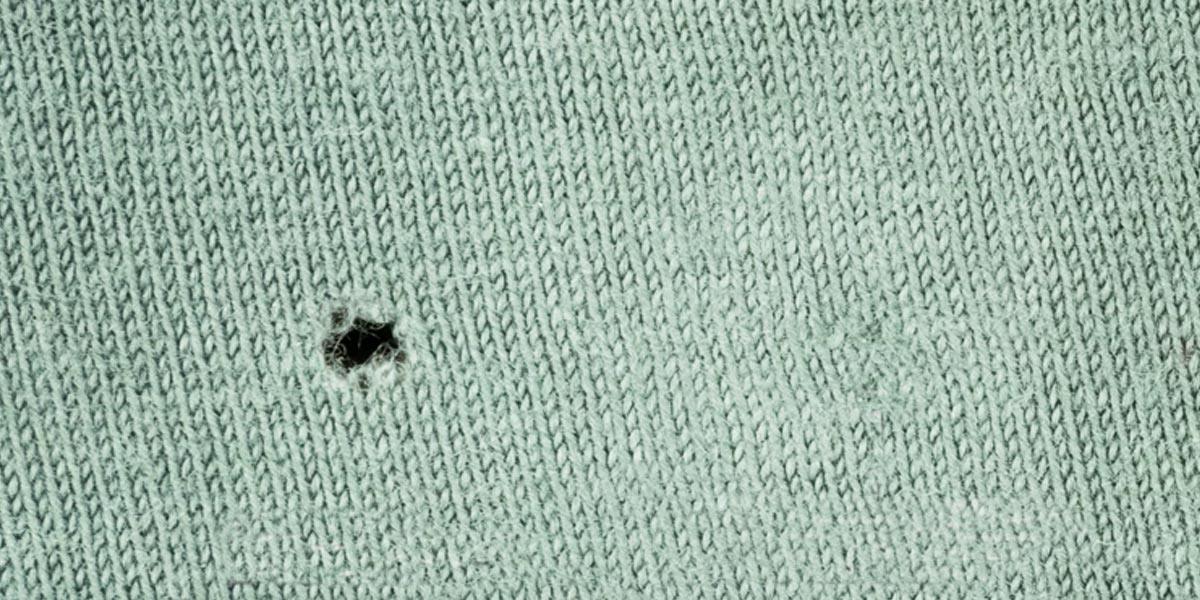 I Couldn’t Believe How She Fixed A Hole In Her Favorite Sweater (Brilliant!)